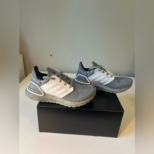Adidas x James Bond Ultraboost 20 sneakers, grey & white unisex size 7 - NWT/NIB